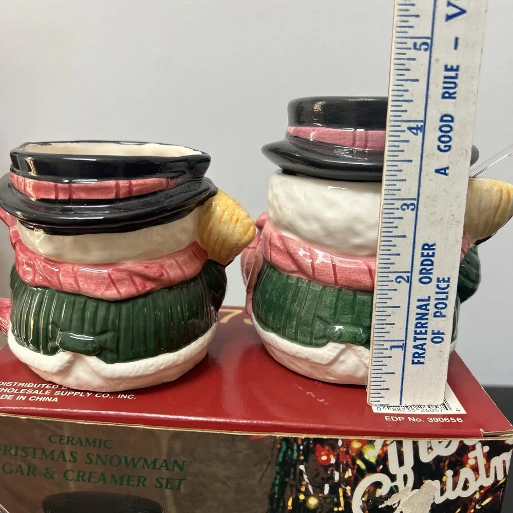 Vintage Ceramic Christmas Sugar & Creamer Set.‎